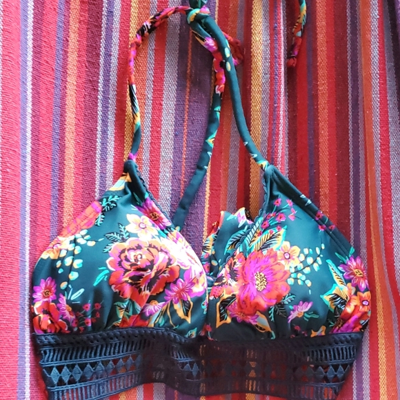 M - Exhilaration Bikini Top - Picture 3 of 9